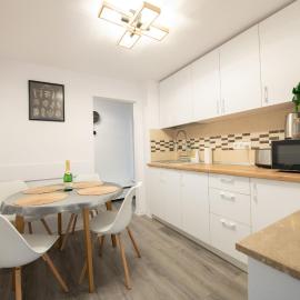 365 Guest Apartment, hotel in Hunedoara