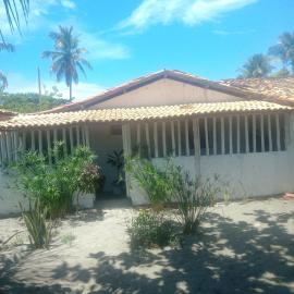 Casa frente pro Rio imbassai, hotel in Mata de São João