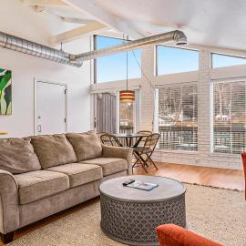Riverside Suites - Unit B