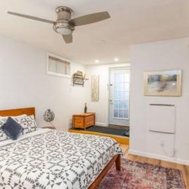 Cozy Private Apt near Downtown, hotel Burlingtonban