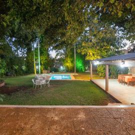 chalet con parque quincho y pileta – hotel w mieście Posadas