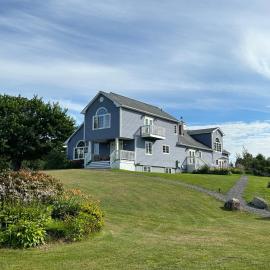 Tides Inn Guest Suites, hotel in Halls Harbour