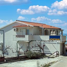 Apartments with parking space Pisak, Omis - 5975