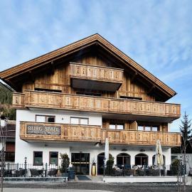 Burgstadl Aparthotel & Restaurant, hotel em Ladis