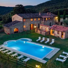 VILLA STRONCOLI 14, Emma Villas, hotel in Castelnuovo Berardenga
