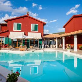 Hotel La Posta di Torrenova، فندق في أوربيتيلو