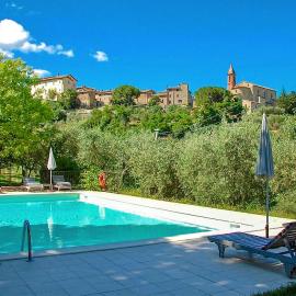 4 Bedroom Lovely Apartment In Paciano