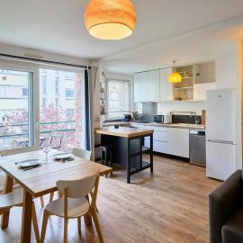 Apartment balconyparking space near train station, ξενοδοχείο στη Λιλ