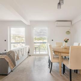 VARKIZA APARTMENT โรงแรมในVarkiza