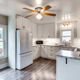 Family-Friendly Altoona Abode w/ Spacious Patio!, hotel a Altoona