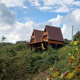 Glamping Čelig، فندق في Donja Višnjica
