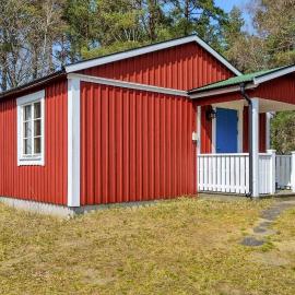 Gorgeous Home In Jämjö With Kitchen, hotelli kohteessa JÃ¤mjÃ¶