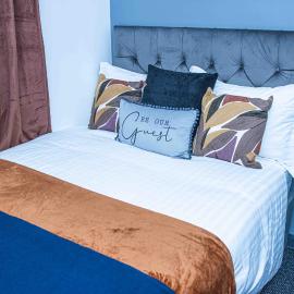 TD M-Gold Dudley Luxurious 3 Bedrooms House-PARKING-PERFECT FOR CONTRACTORS-FAMILIES-LONG & SHORT STAY