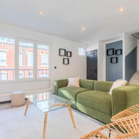 House 4bed 2bath with garden and private parking., hotel in La Madeleine