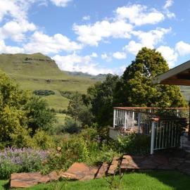 Thekwane Nest and Ondini Self catering cottages, hotel in Drakensberg Garden
