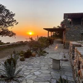 RURAL GUEST HOUSE, quiet stay in nature with Sea view، فندق في Chavouna