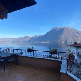 The Bell Tower - Apartments on the Lake, hotel in Argegno