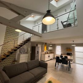 La maison du bonheur 70 m², hotel in Saint-Amand-les-Eaux