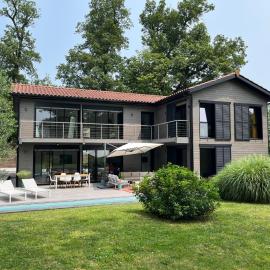 VILLA piscine à proximité de Lyon, hotel a Chaponost