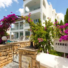 FERRERA SUITES: Cala Ferrera'da bir otel