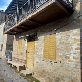 Vila Tirona – hotel w mieście Dardhë