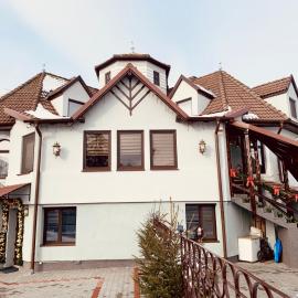 Casa Lazar, hotel i Topliţa