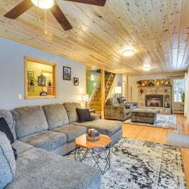 Charming Butternut Lake Getaway w/ Deck & Dock!, hotel v mestu Park Falls