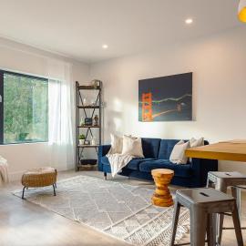 Revelstoke Alpine Retreat - RARE One-Bedroom Condo، فندق في ريفيلستوك