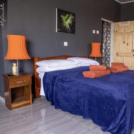 Seaview - Sleeps 3 - Access to Beach - Bakau、Bakauのホテル