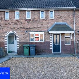 2ndHomeStays-Walsall- A Charming 3-Bed Home with Landscape View - Suitable for Contractors and Families -Large Parking for 3 Vans - Sleeps 7- 7 mins to J10 M6 and 21 mins to Birmingham, hotel a Bloxwich