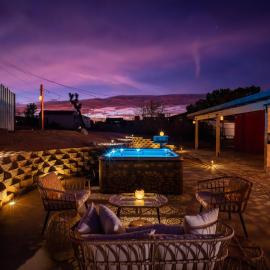 JT Oasis with Hot Tub BBQ & Game Room