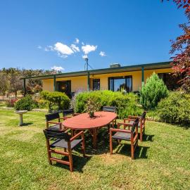 Ithaca Farm Cottage - Country View Seclusion