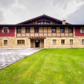 Amplia casa rural en entorno natural, hotell i Ziortza-Bolibar