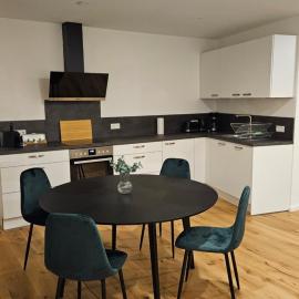 KU28 One Bamberg - Modern & Ruhig, 5 Min zum Bahnhof, Parkplatz inklusive - BeMa Apartments, מלון בבאמברג