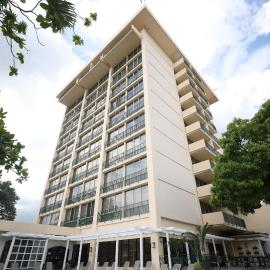 Courtleigh Hotel & Suites, khách sạn ở Kingston