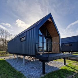 Wad & Loft unieke paalwoning vlakbij de Waddenzee, hotel u gradu Pietersbierum
