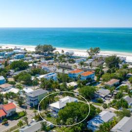 24th St Beach House! 50ft to the beach or the bay!