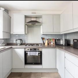 Captivating 3 bedroom home with conservatory: Hamilton'da bir otel