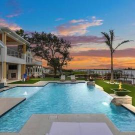 Infinity Pool Paradise I Luxe Waterfront Living, готель у місті Еджвотер