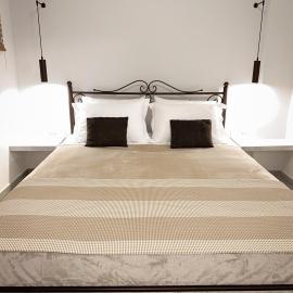 Eleni's Deluxe Apartment