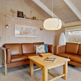 2 Bedroom Cozy Home In Juelsminde, hotel in Sønderby