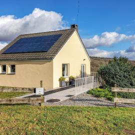 Stunning Home In Vresse-Sur-Semois, hotel in Vresse-sur-Semois