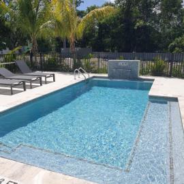 Modern 2 bedroom walking distance to the beach!, Hotel in West Bay