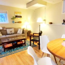 EVCharger, Free Parking, Ski, Golf, BBQ, Awesomeness, hotel u gradu Invermere