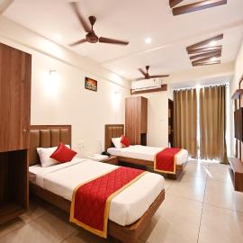 Hotel Rays Inn and Pegs Family Restaurant, Hotel in Dharmastala