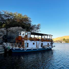 Houseboat Hotel and Nile Cruises Zainoba، فندق في أسوان