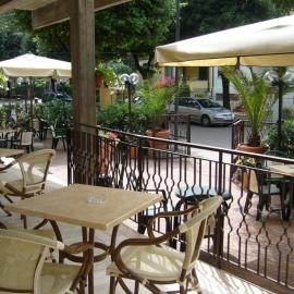 Hotel Mucciolini，卡斯楚卡羅泰爾梅的飯店