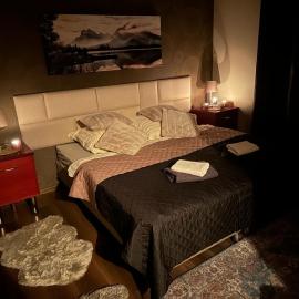 Kwatera Kryształowa, hotel i Poniec