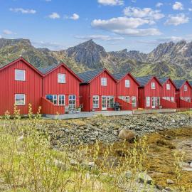 Waterfront cabin in the middle of Lofoten, hotel u gradu 'Ballstad'
