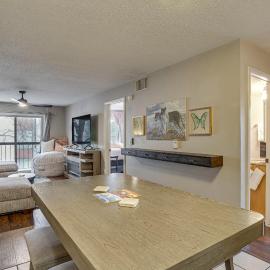 Grand Junction Condo: Balcony, Community Pool!, хотел в Гранд Джънкшън